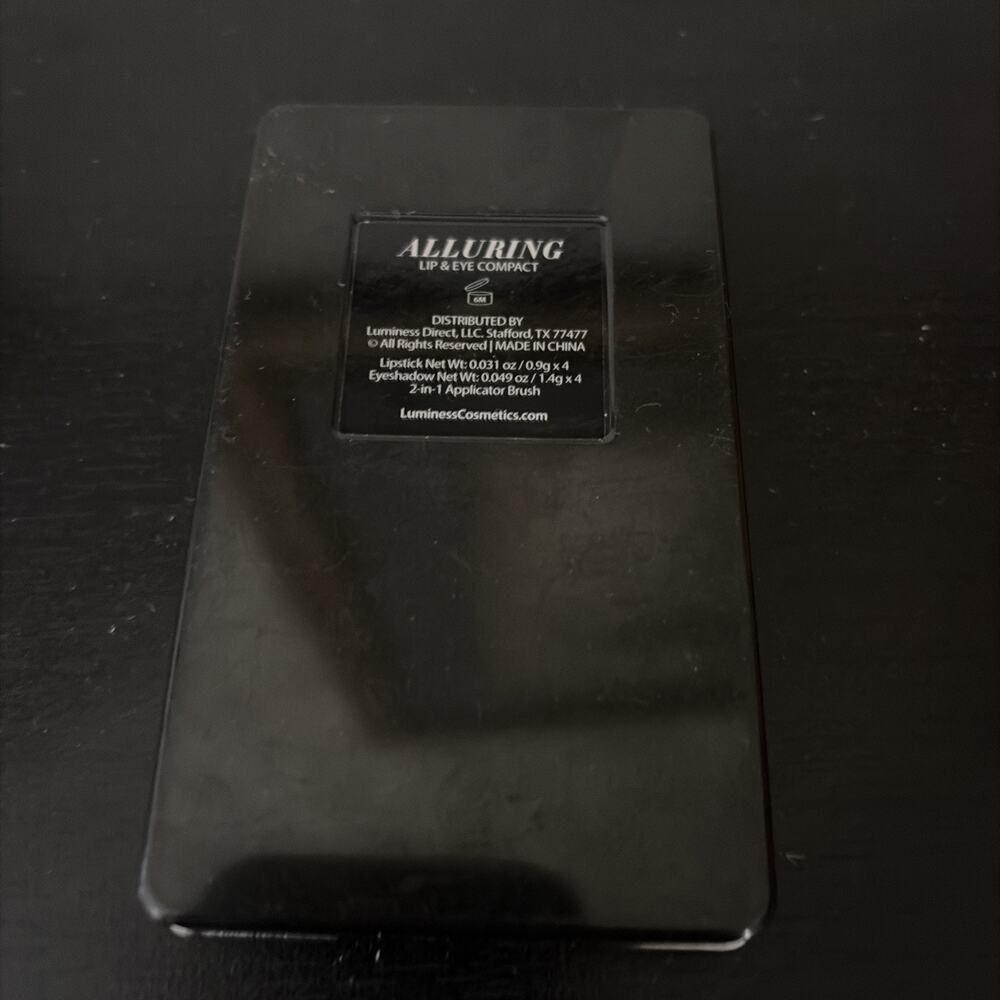 Luminess Alluring Lip and Eye Compact With Eyeshadow and Lipstick - New Makeup - Picture 4 of 5